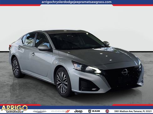 Used 2023 Nissan Altima 2.5 SV FWD image 1