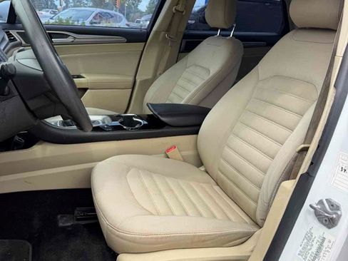 Used 2014 Ford Fusion SE FWD image 14