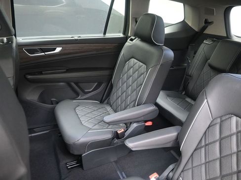 Used 2025 Volkswagen Atlas SEL Premium R-Line image 20