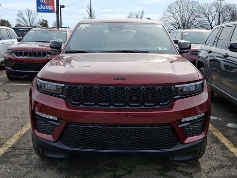 New 2025 Jeep Grand Cherokee Limited w/ Black Appearance Package AWD/4WD image 2