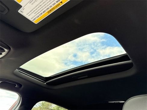 Certified 2024 Chevrolet Trax RS w/ Sunroof Package image 17