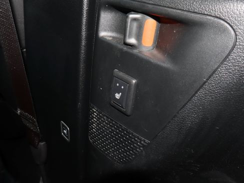 Used 2025 Chrysler Pacifica Limited FWD image 24