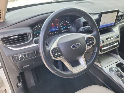 Used 2022 Ford Explorer XLT w/ Equipment Group 202A image 16