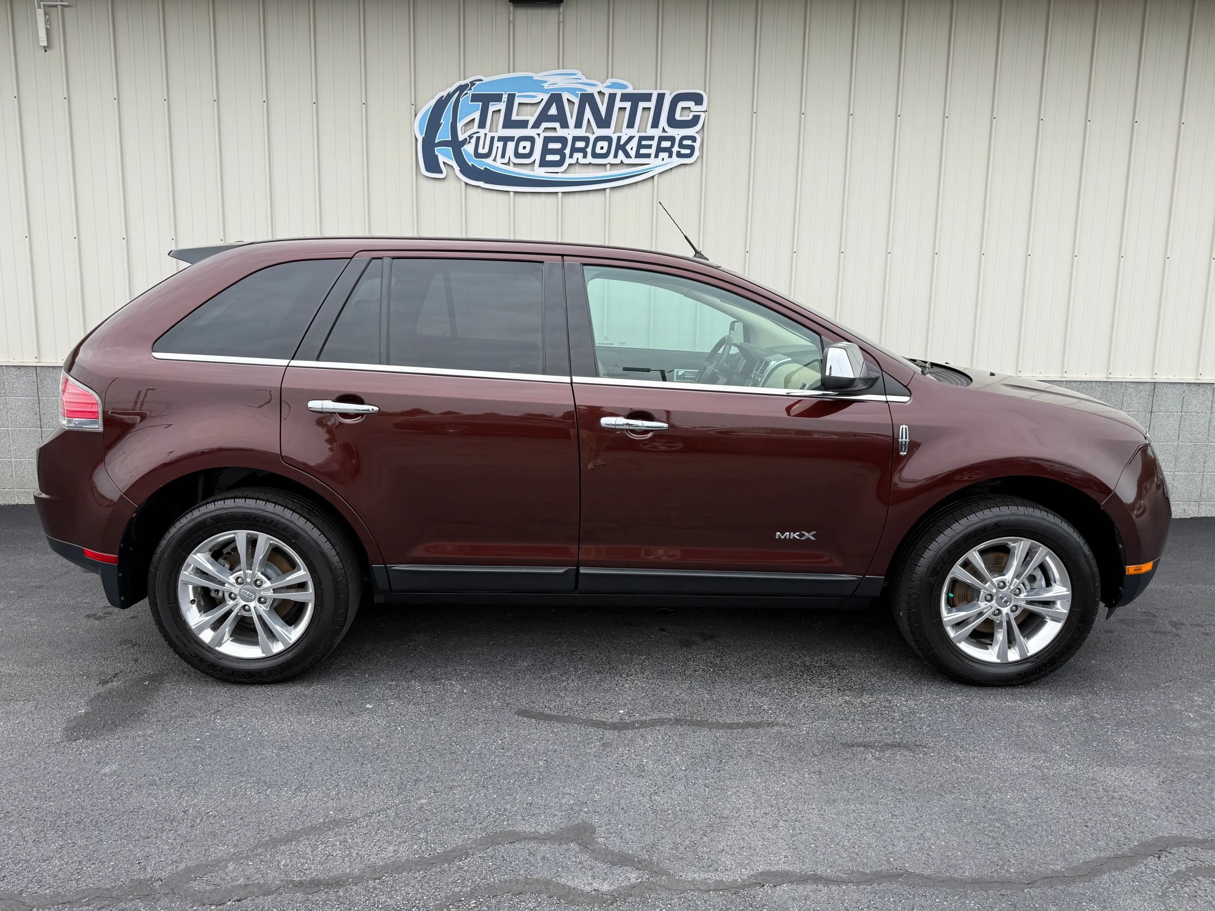 Used 2010 Lincoln MKX 2WD image 3