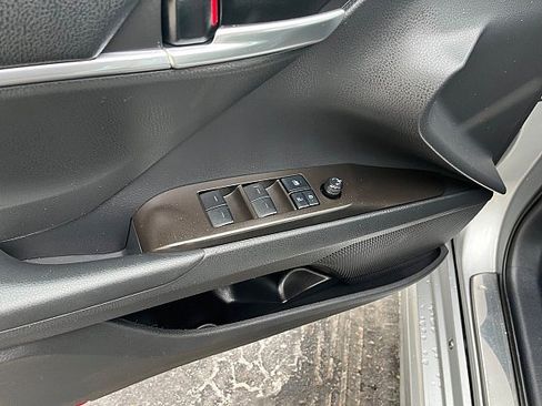 Used 2021 Toyota Camry SE image 23