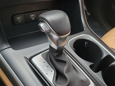 Used 2024 Kia Carnival LX FWD image 30