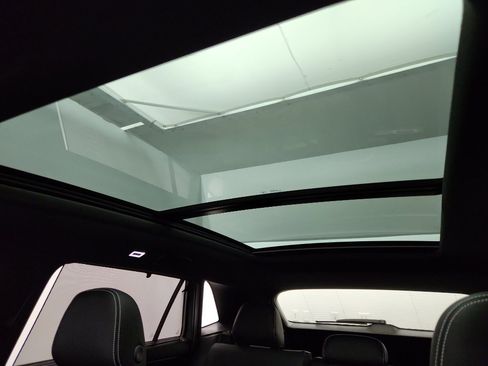 Certified 2025 Volkswagen Atlas Cross Sport SEL image 31