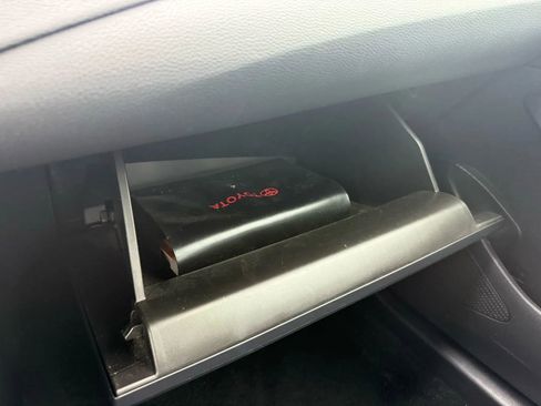 Used 2021 Toyota Corolla LE image 14