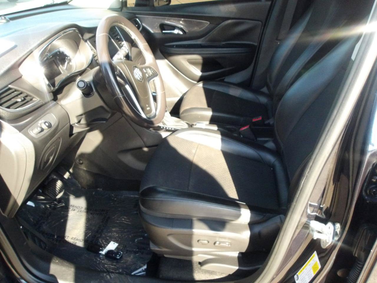 Used 2021 Buick Encore Preferred AWD/4WD image 19
