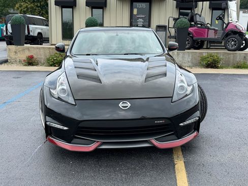 Used 2020 Nissan 370Z NISMO RWD image 8