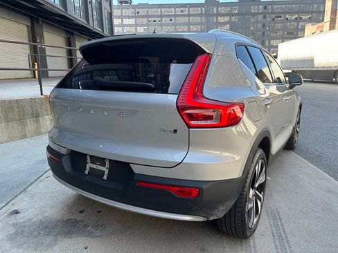 Certified 2025 Volvo XC40 B5 Plus image 9