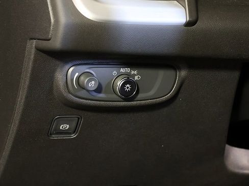Used 2023 GMC Terrain SLE AWD/4WD image 25