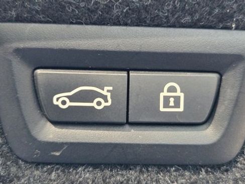 Used 2020 BMW M550i xDrive w/ Executive Package image 23