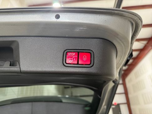 Used 2016 Mercedes-Benz GLE 350 4MATIC w/ Premium Package image 24