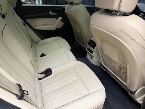 Used 2024 Audi Q5 e Premium w/ Convenience Package image 21