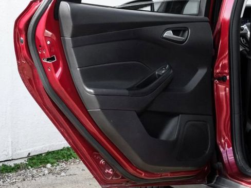 Used 2013 Ford Focus SE image 37