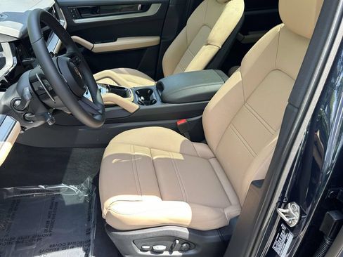 New 2026 Porsche Cayenne Coupe AWD/4WD image 12