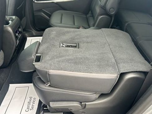 Used 2025 Chevrolet Traverse LT image 35