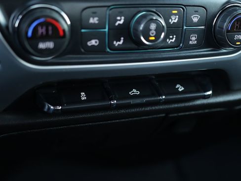 Used 2019 GMC Sierra 1500 SLE w/ SLE Value Package image 17