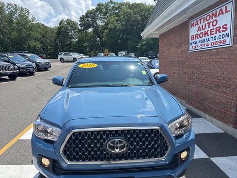 Used 2019 Toyota Tacoma TRD Off-Road AWD/4WD image 6