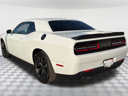 Used 2019 Dodge Challenger SXT w/ Plus Package image 7