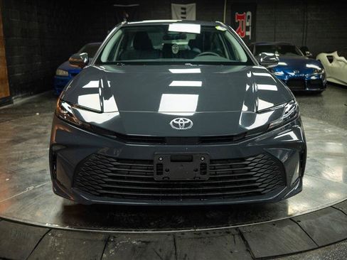 Used 2025 Toyota Camry LE image 3