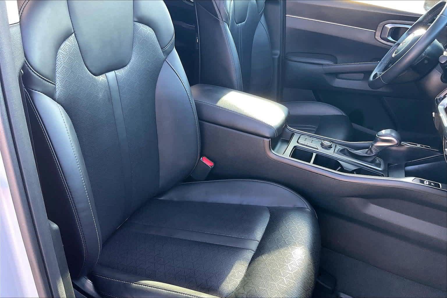 Used 2023 Kia Sorento S w/ Panoramic Sunroof Package AWD/4WD image 12