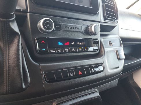Used 2025 RAM ProMaster 2500 w/ U-Haul Equipment Group FWD image 17