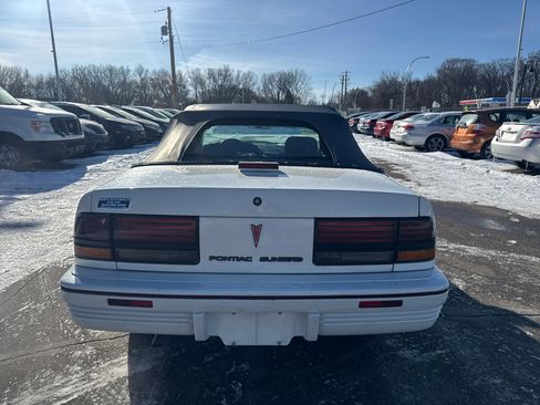 Used 1992 Pontiac Sunbird SE image 6