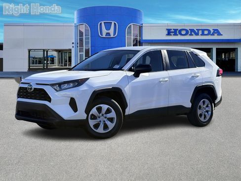 Used 2022 Toyota RAV4 LE w/ Carpet Mat Package (TMS) image 2