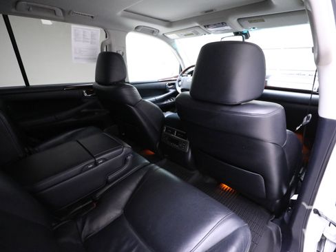 Used 2013 Lexus LX 570 4WD w/ Preferred Accessory Pkg image 12