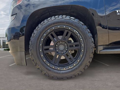 Used 2019 Chevrolet Tahoe LT w/ Texas Edition Package RWD image 11