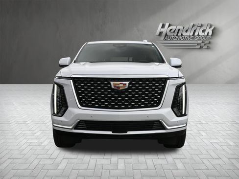 Used 2026 Cadillac Escalade Luxury w/ LPO, Floor Liner Package AWD/4WD image 3
