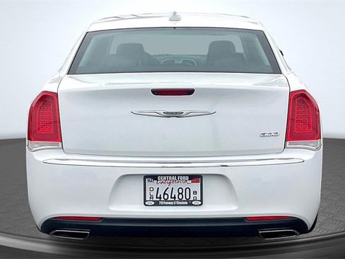 Used 2019 Chrysler 300 Limited image 4