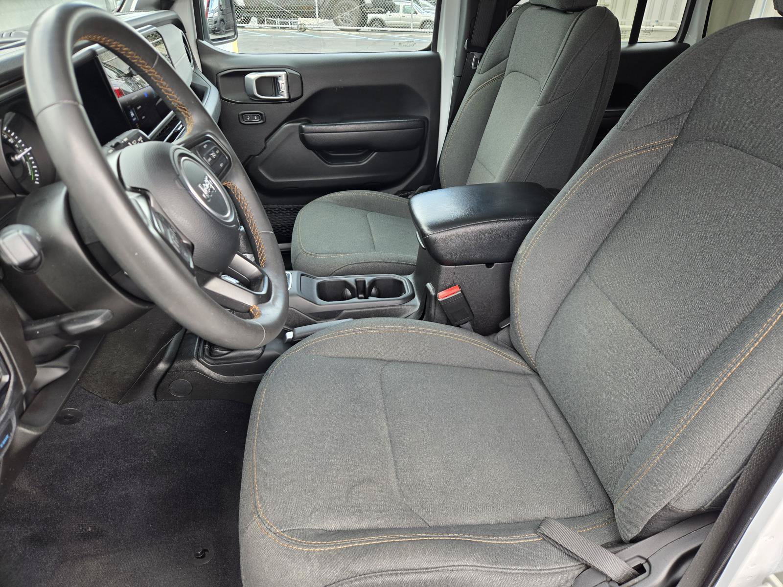 Used 2024 Jeep Wrangler Unlimited AWD/4WD image 25