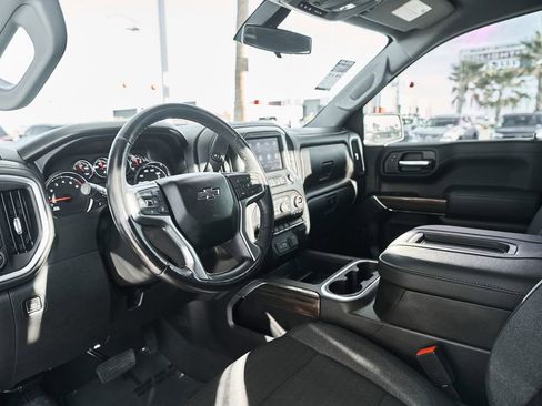 Used 2022 Chevrolet Silverado 1500 RST w/ Z71 Off-Road Package AWD/4WD image 2