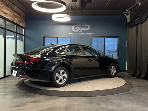 Used 2023 Hyundai Sonata SE FWD image 3
