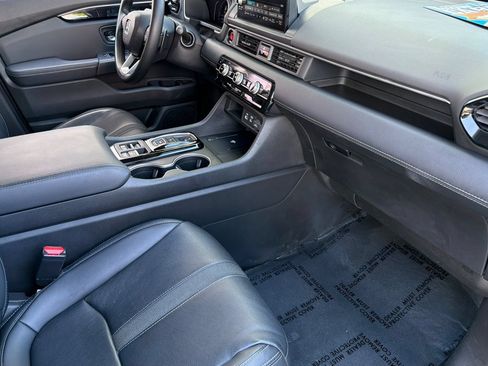 Certified 2023 Honda Pilot Touring image 17