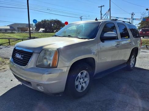 Used 2010 GMC Yukon SLE w/ SLE-2 Equipment Package RWD image 5