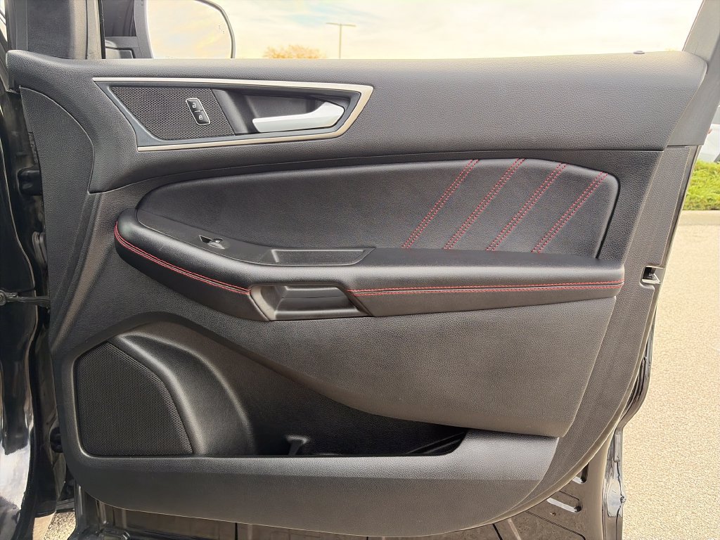 Used 2024 Ford Edge ST-Line AWD/4WD image 9