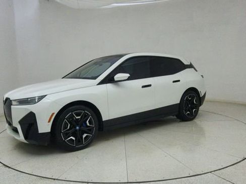 Used 2024 BMW iX xDrive50 w/ Premium Package AWD/4WD image 59