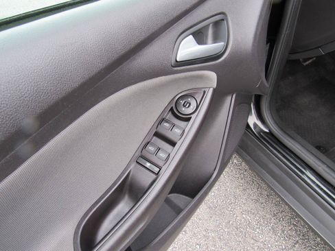 Used 2014 Ford Focus SE FWD image 13