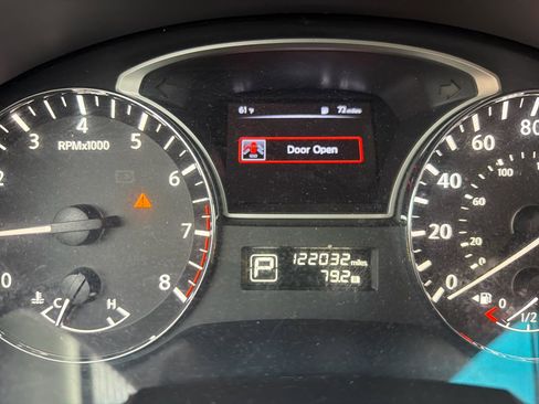Used 2015 Nissan Altima 2.5 SV w/ Convenience Package FWD image 30