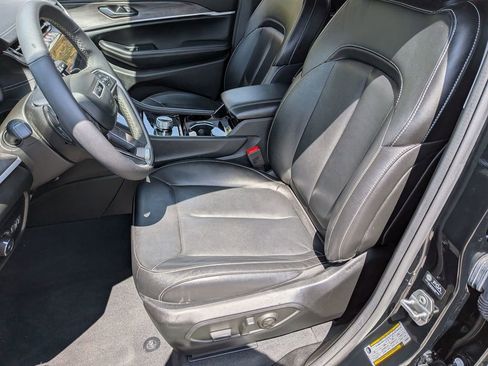 Used 2023 Jeep Grand Cherokee Limited w/ Black Appearance Package AWD/4WD image 22