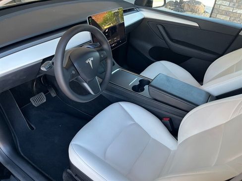 Used 2022 Tesla Model Y Long Range AWD/4WD image 2