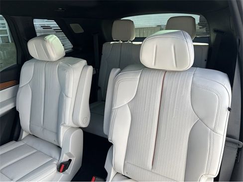 New 2026 Cadillac Vistiq Luxury image 18