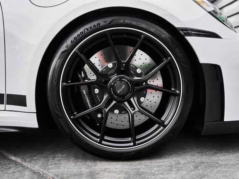 Used 2026 Porsche 911 GT3 w/ Weissach Package RWD image 28