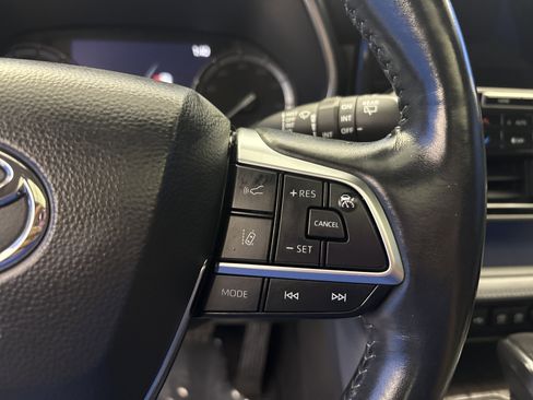 Used 2021 Toyota Highlander Limited AWD/4WD image 16