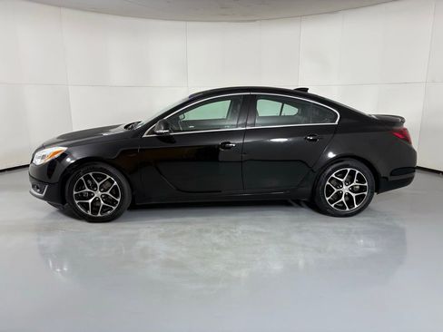 Used 2017 Buick Regal Sport Touring image 5