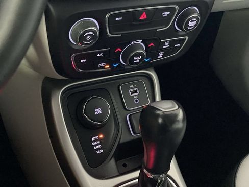 Used 2019 Jeep Compass Latitude AWD/4WD image 22